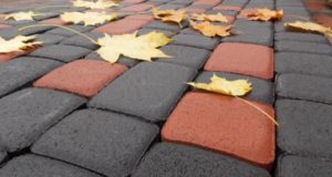 Вибропрессованная тротуарная плитка – преимущества над вибролитьевым аналогом