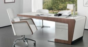 Где выбрать и как купить письменный стол?