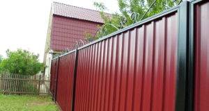 Цена на заборы из профнастила