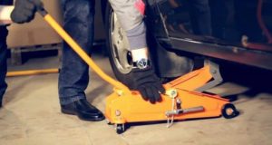 Автомобильный гидравлический подъемник, помощник в любой ситуации