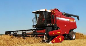 Главный помощник — сельскохозяйственный комбайн