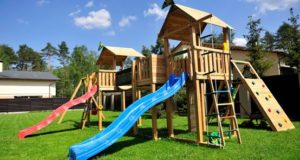 Детская спортивная площадка на даче и ее преимущества