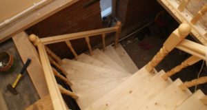 Лестница на второй этаж для дачи