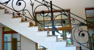 Почему многие выбирают перила из кованого железа?