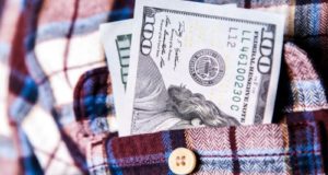 Какие принято различать формы оплаты труда?